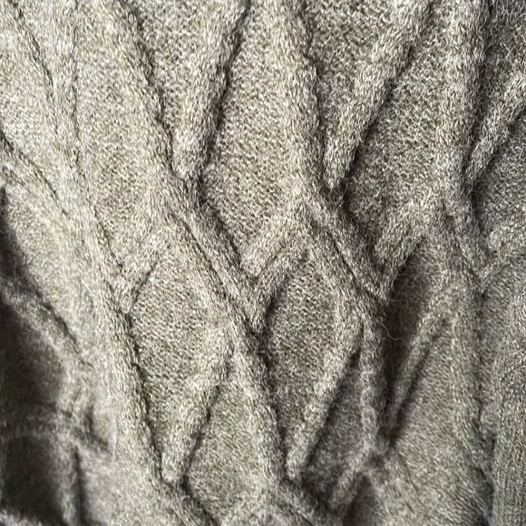 Belle by Belldini women’s crew neck high dimensional sweater in green and size L - Picture 5 of 8